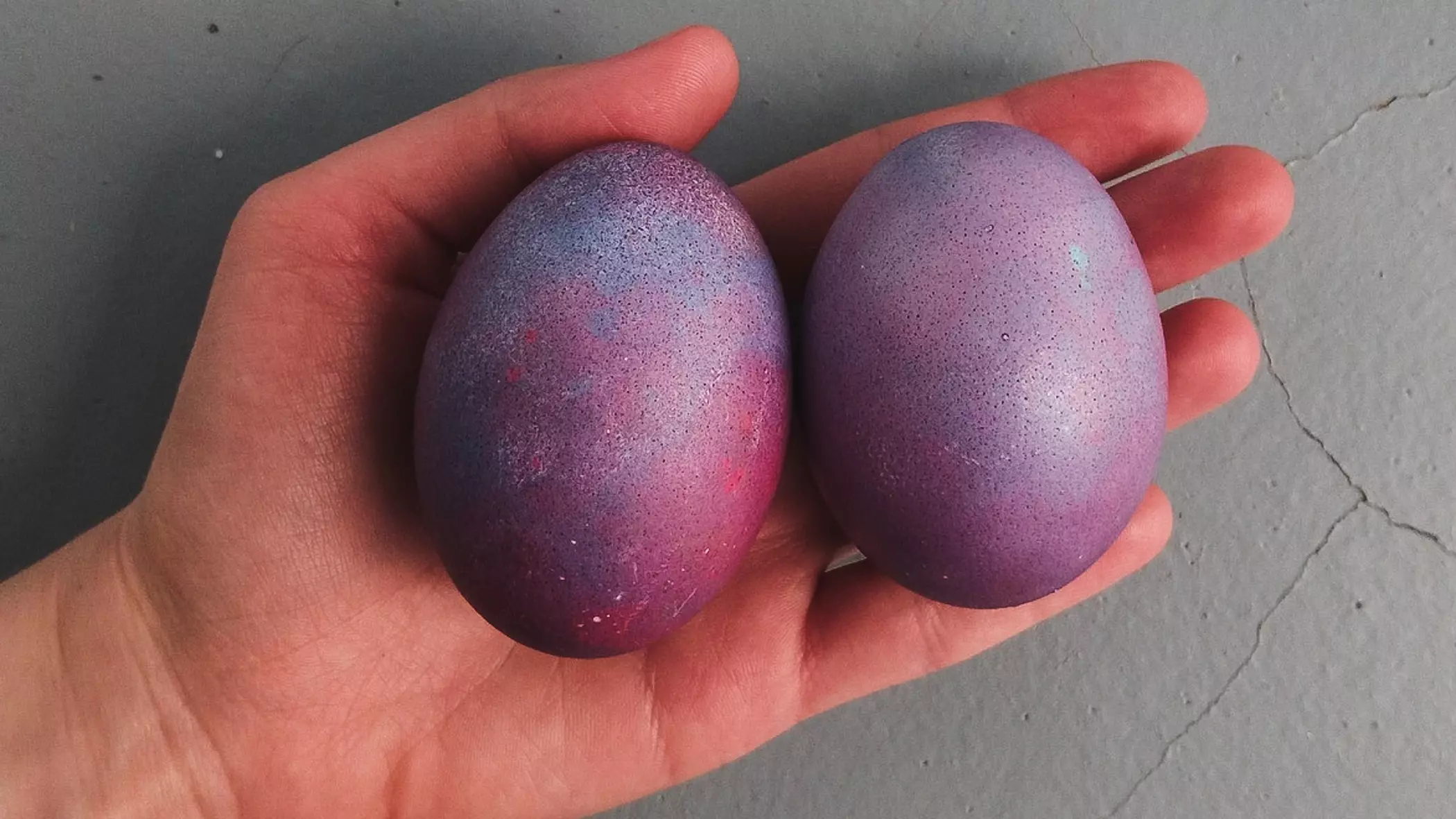 Как покрасить яйца