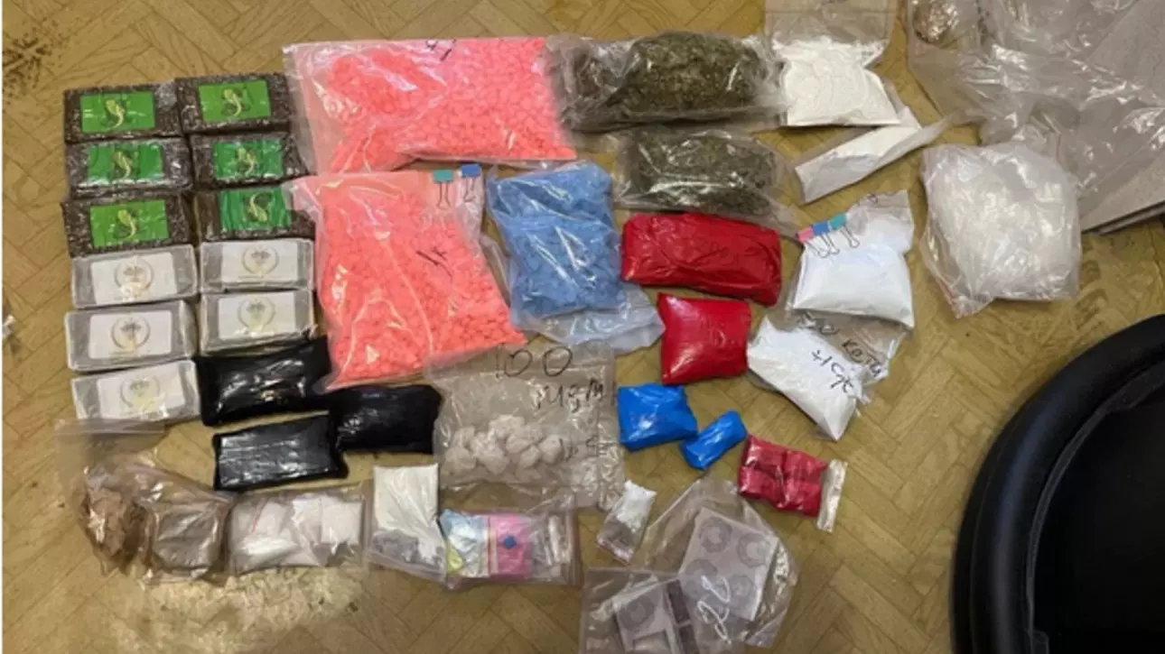 Больше пяти килограммов наркотиков изъяли сотрудники ФСБ у жителя Новосибирска