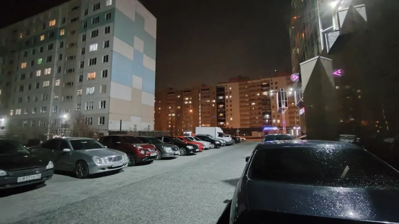 Подростки-мигранты с электрошокером угрожают прохожим в Новосибирске