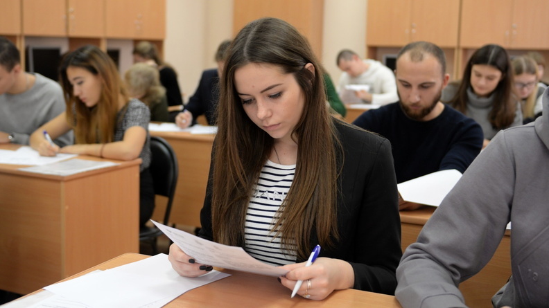 889 новосибирских выпускников не согласились с результатами ЕГЭ – кому повысили балл