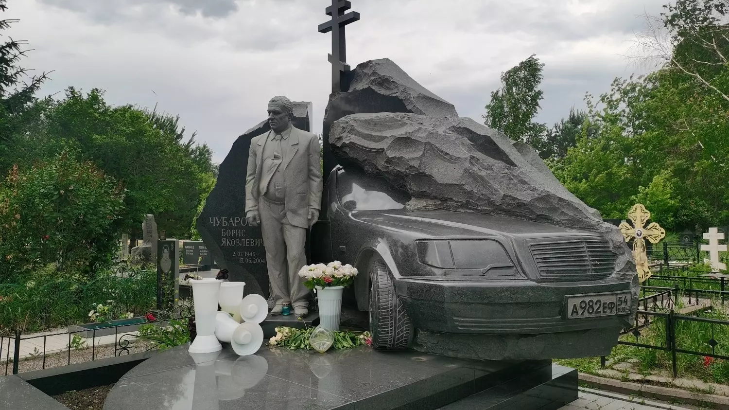 Памятник Борису Чубарову