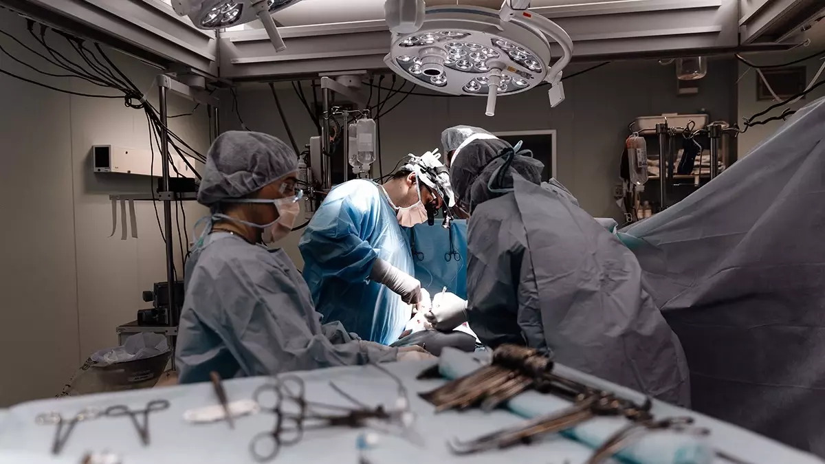 Хирурги из новосибирского Центра имени Мешалкина провели уникальную операцию