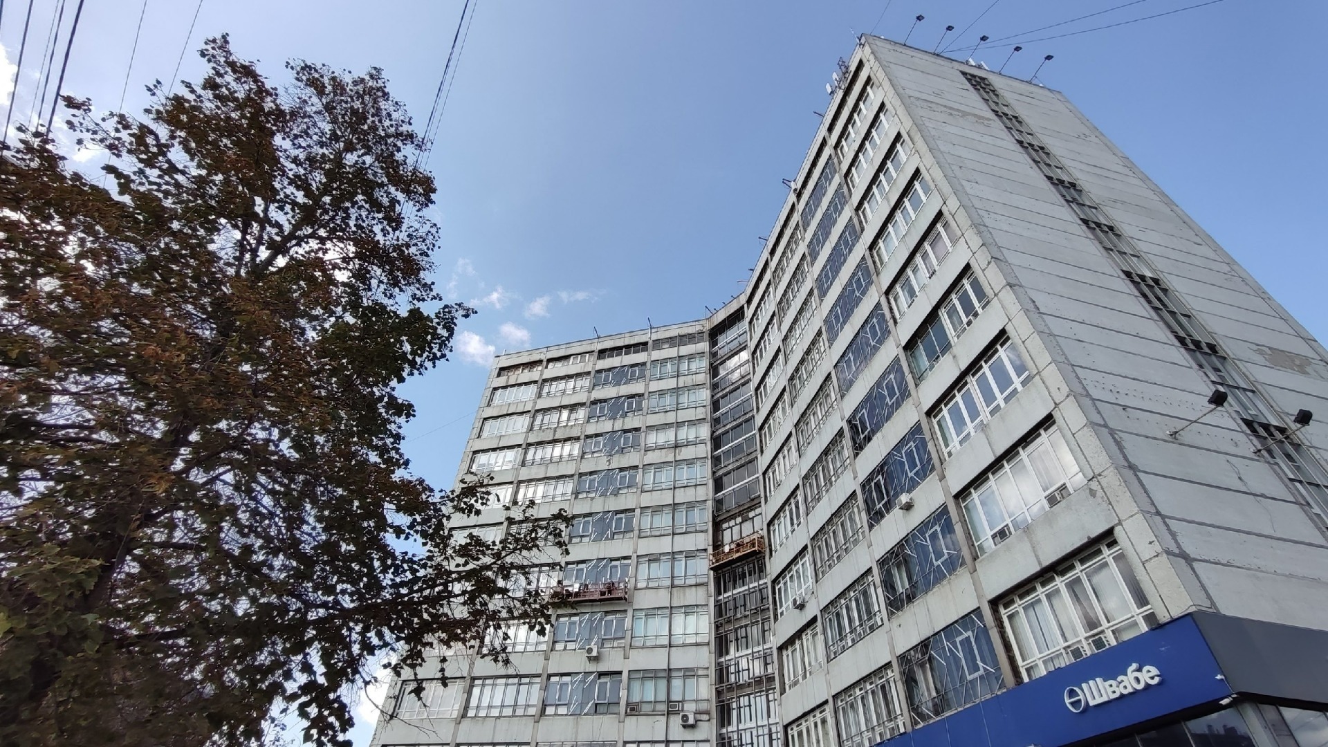 Завод-книжка в Новосибирске - административное здание Новосибирского Приборостроительного завода, сейчас на реконструкции.