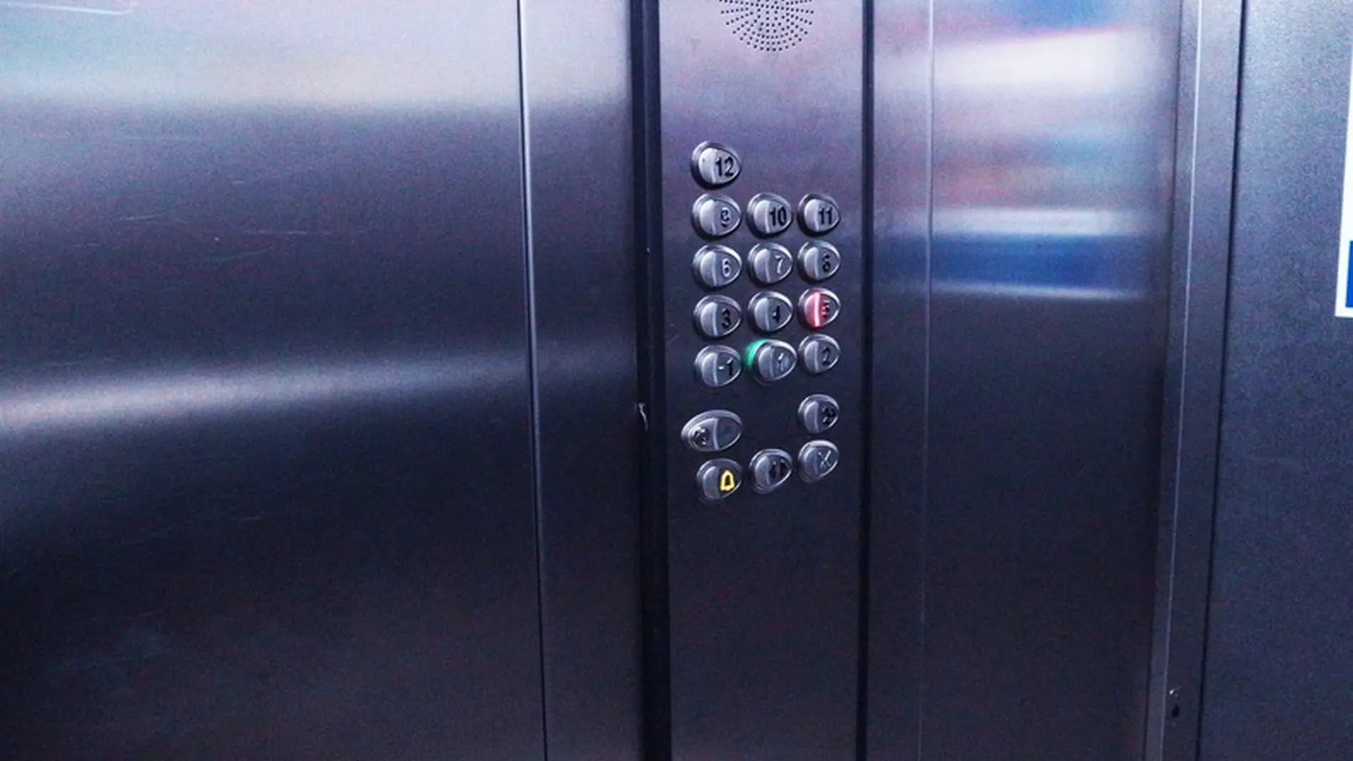 Жильцы боятся пользоваться лифтом