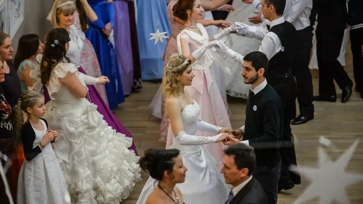 В Новосибирске выставили на торги 245 свадебных платьев