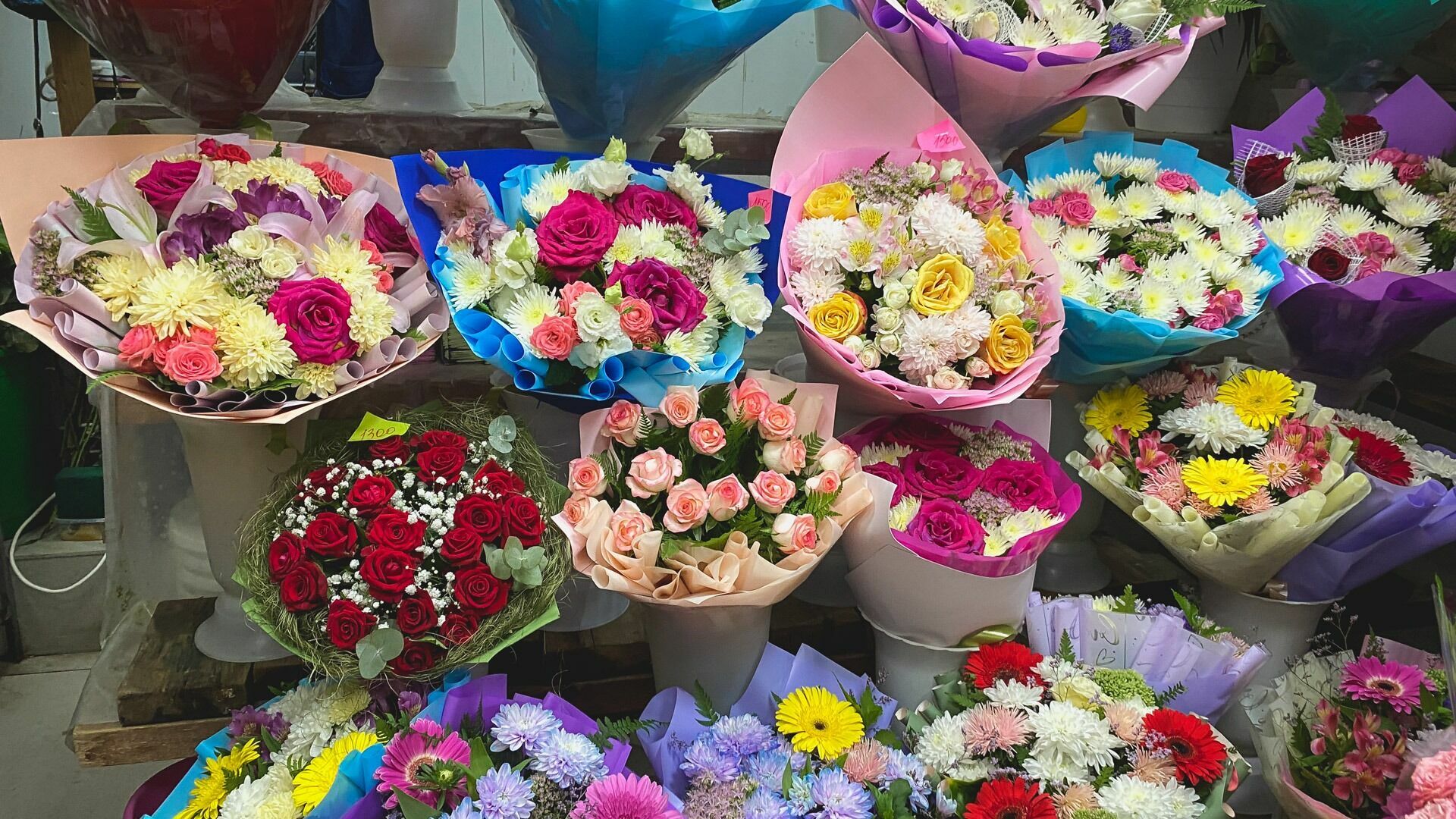 В Новосибирске 17-летней девушке задолжали 55 000 рублей за работу флористом