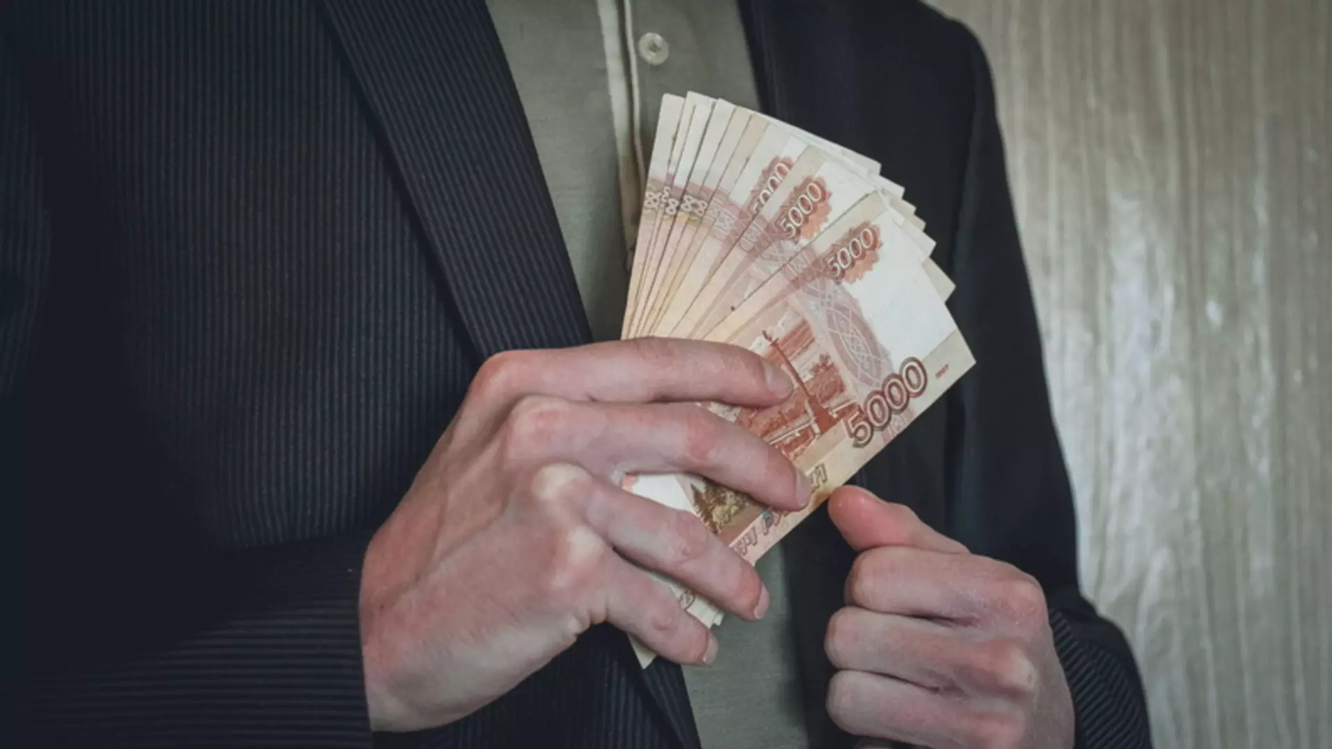 12 млн взятки попытался получить задержанный чиновник в Новосибирске