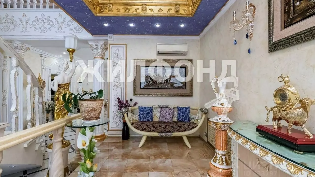 Дом за 150 млн рублей с венецианской мебелью под Новосибирском.