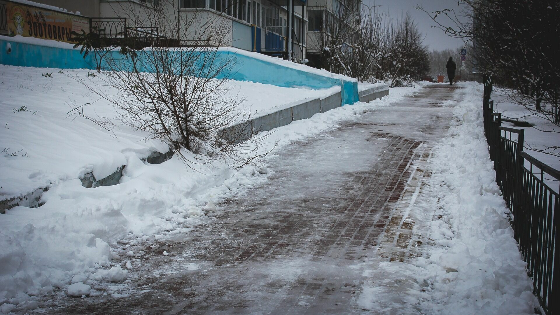 Женщина потребовала с мэрии миллион за падение на льду в Новосибирске