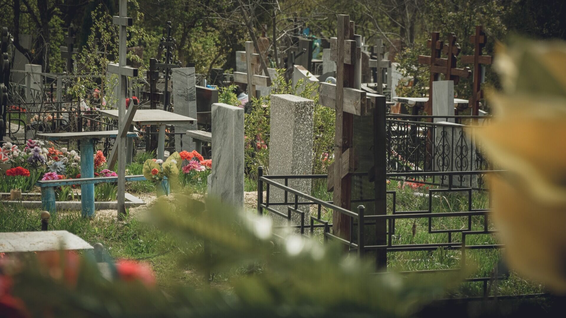 Безработного должника по алиментам отправят на кладбище в Новосибирске