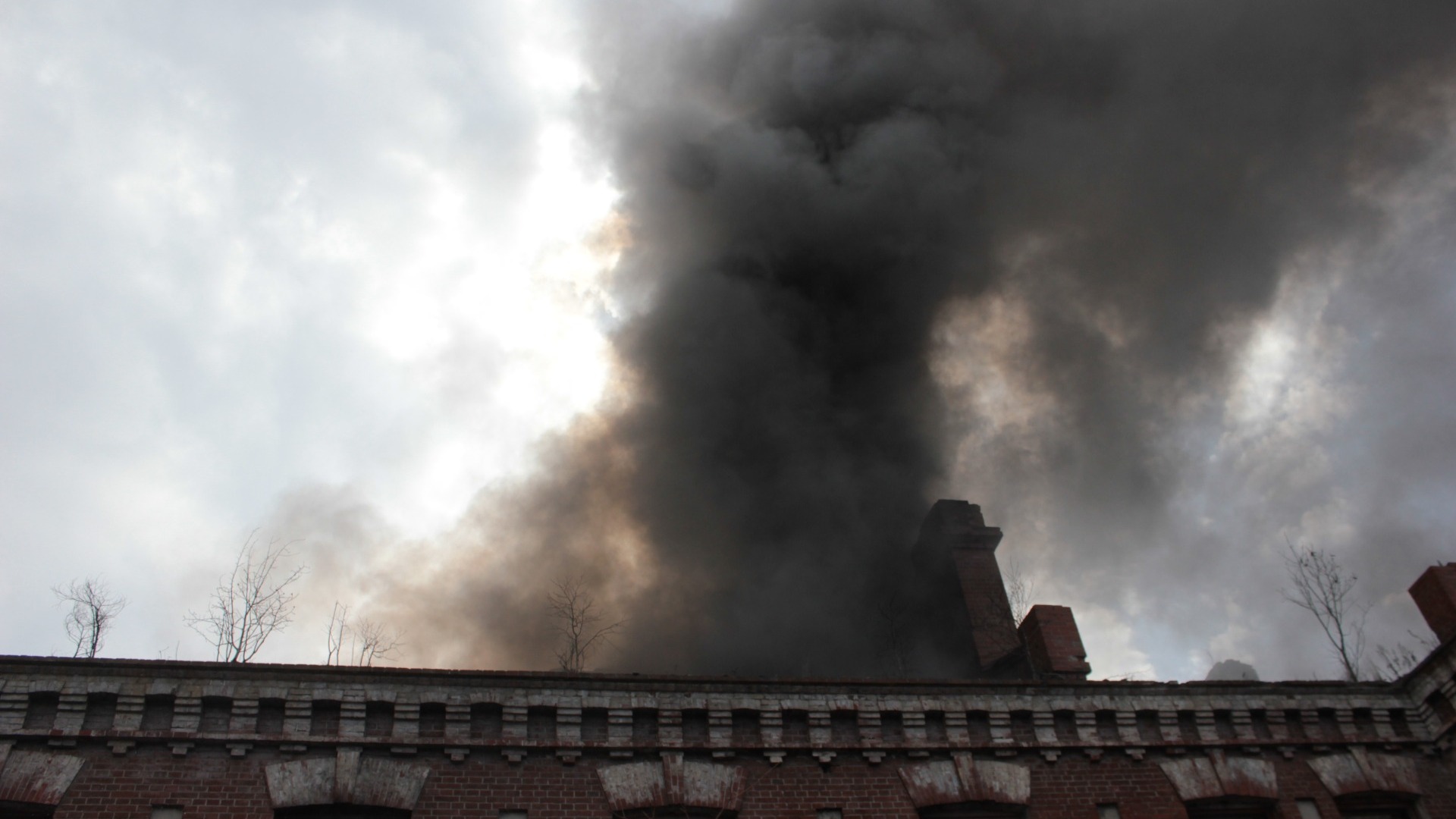 Пожар произошел в частном доме в Новосибирске