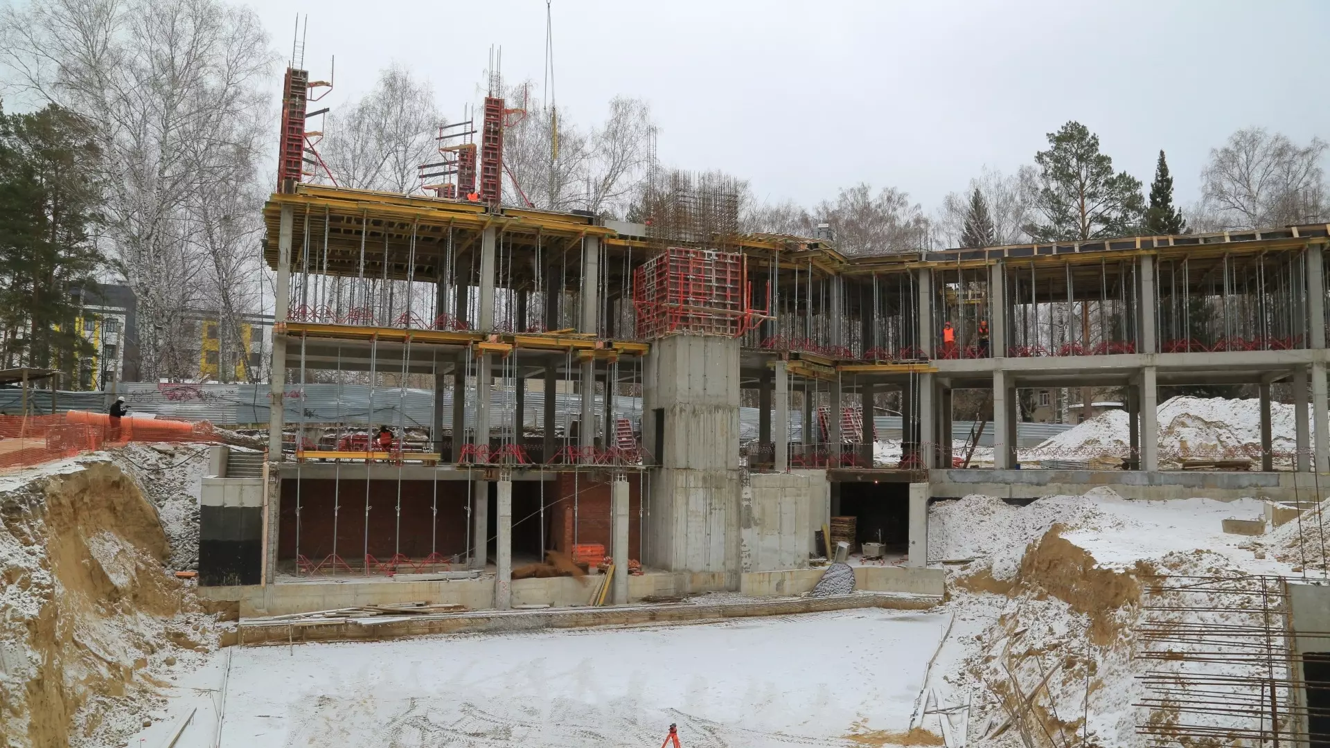 Строится новое здание музыкальной школы в новосибирском Академгородке.