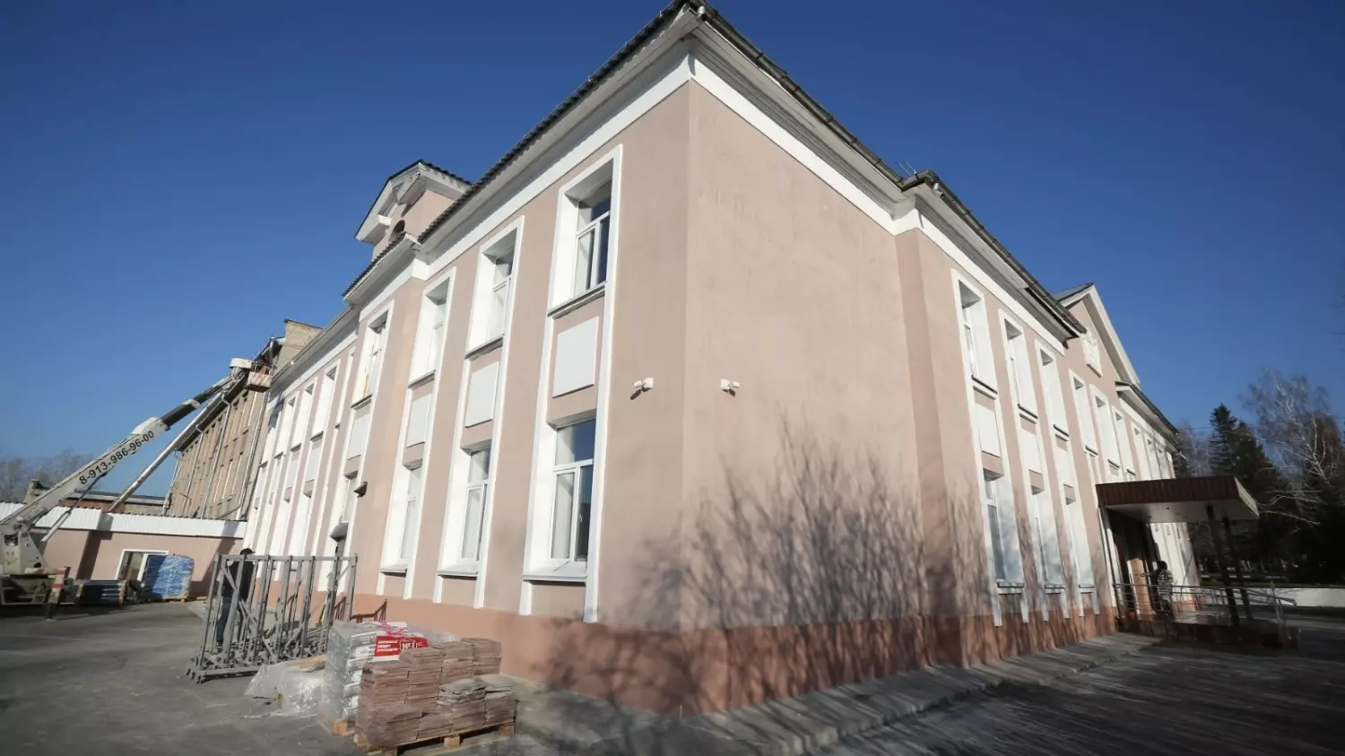  Школа №146 в Первомайском районе Новосибирска отремонтирована по программе капитального ремонта образовательных учреждений.