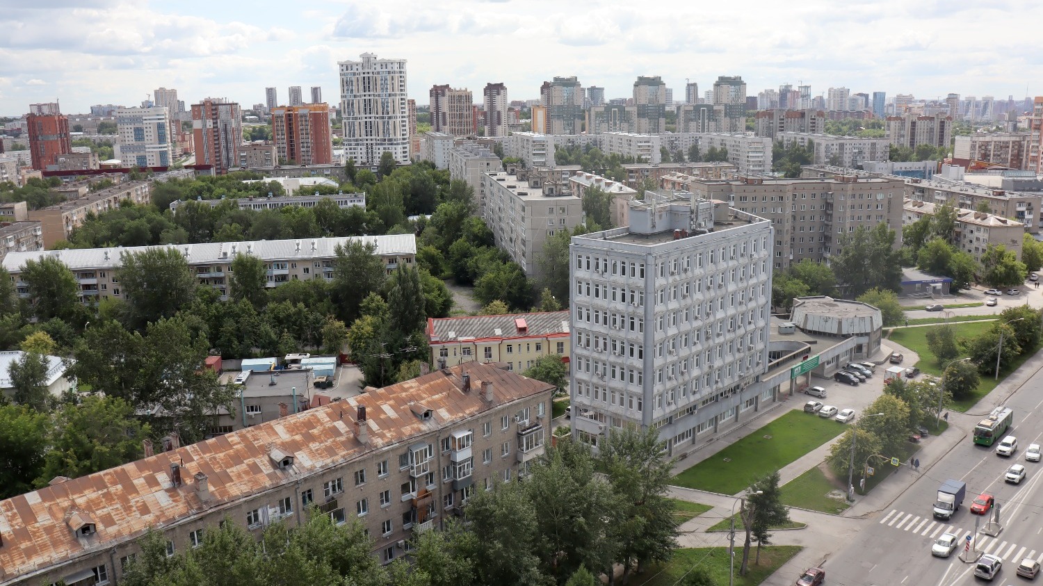 Власти Новосибирска любят называть город "динамично развивающимся мегаполисом"