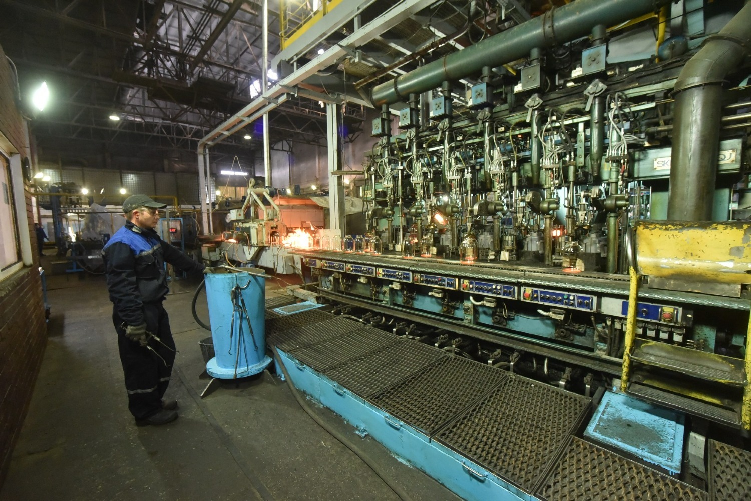 Производственные линии ООО "Сибирское стекло" на территории бывшего завода "Экран" в Новосибирске.