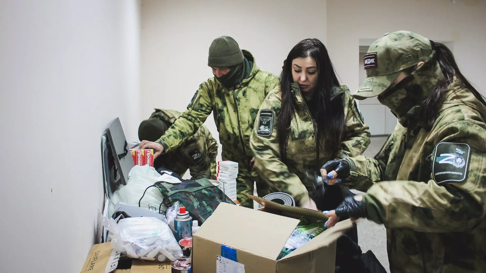 Волонтеры собирают помощь для Донбасса.