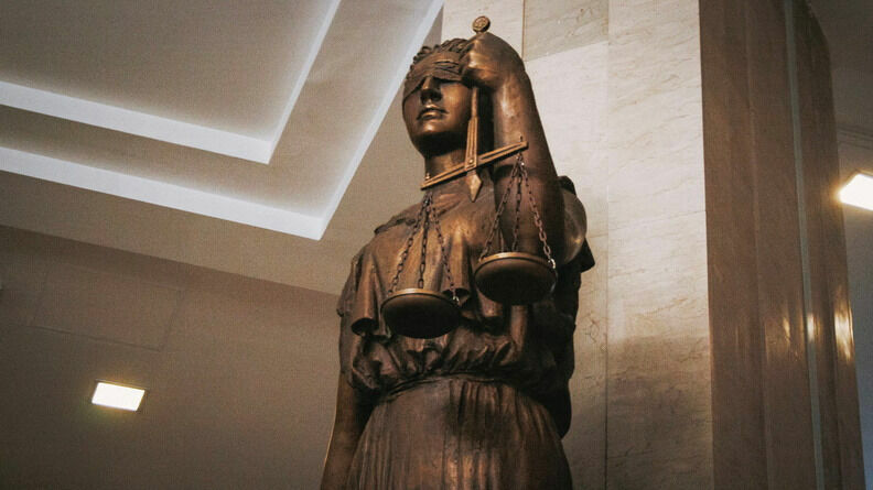 Статуя Фемиды