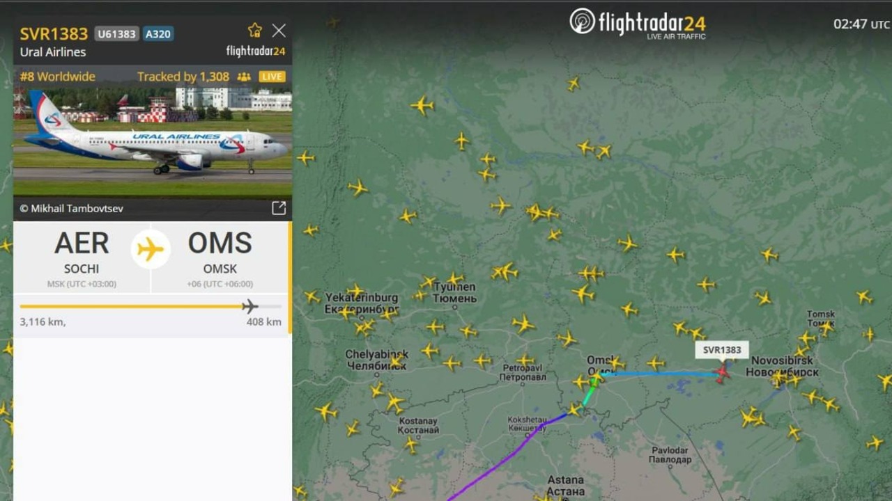 Самолет, выполнявший рейс Сочи - Омск, сел в поле под Новосибирском 12 сентября.