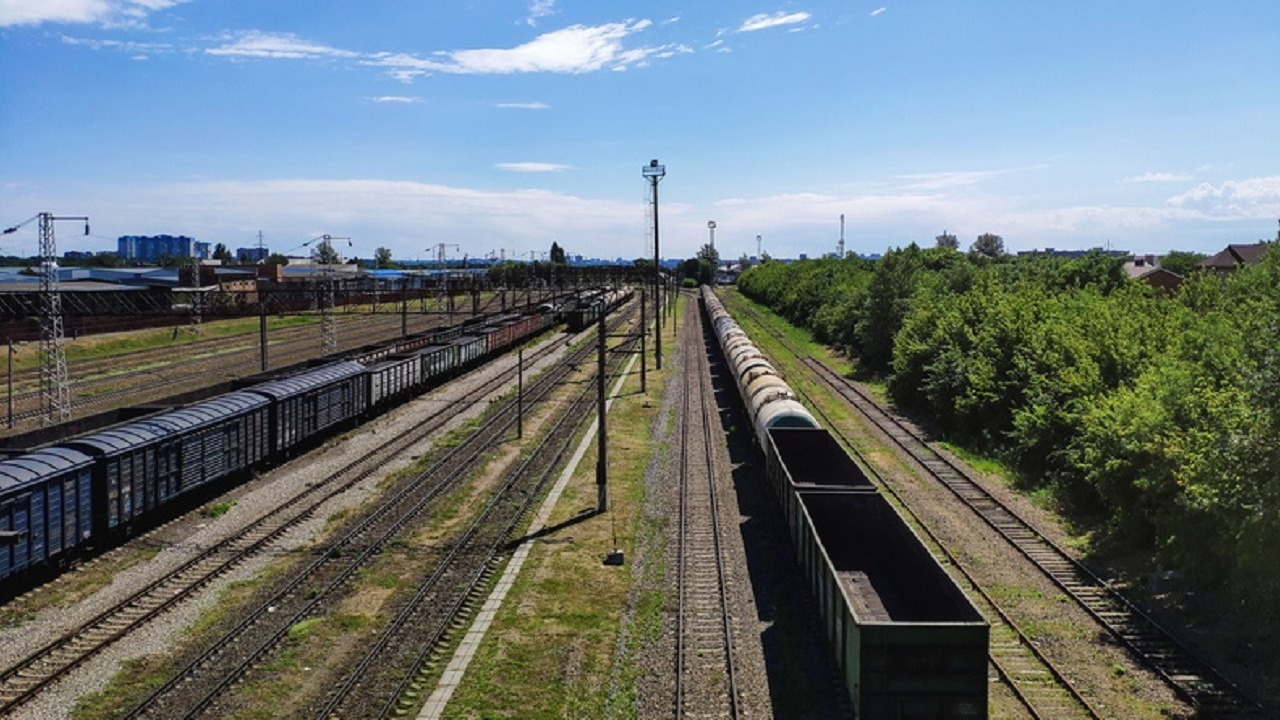 Поезда переехали двоих мужчин в Новосибирской области