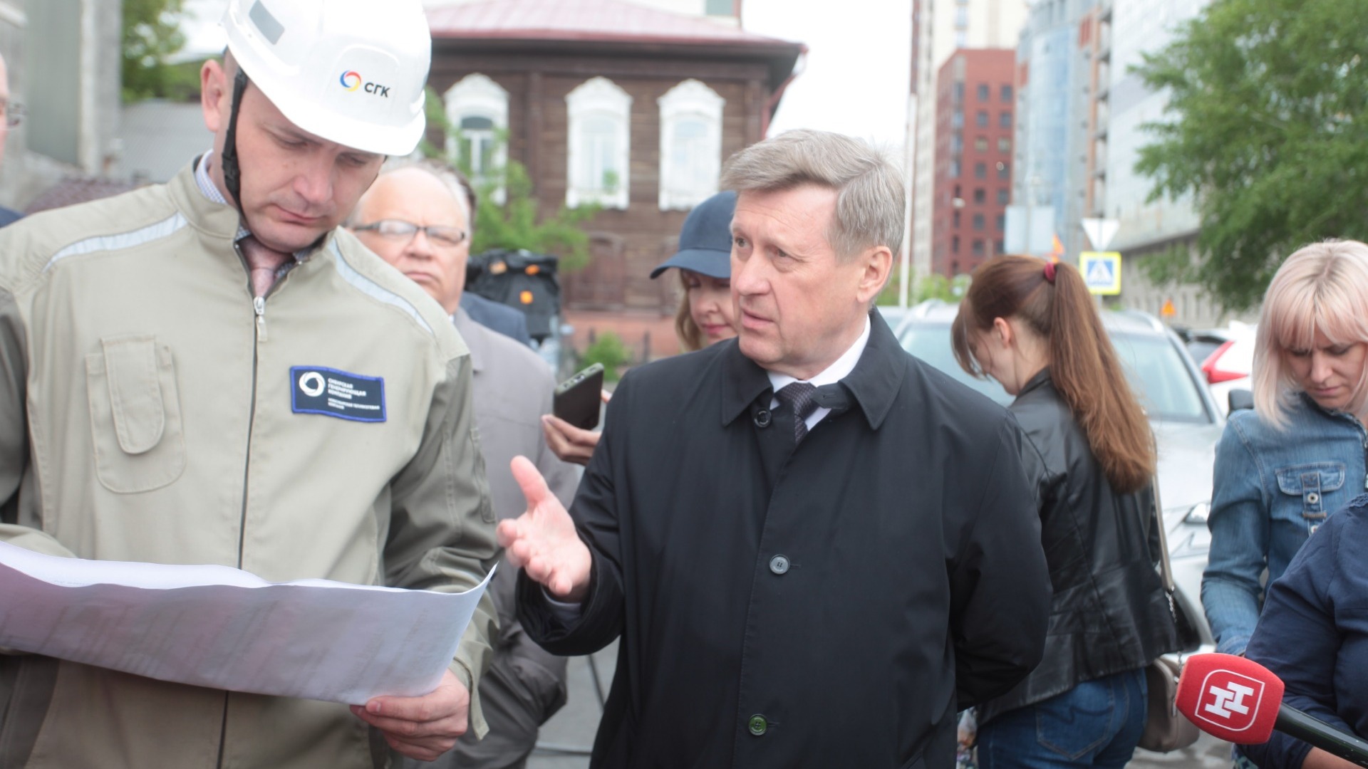 Анатолий Локоть проинспектировал как идут работу по нацпроекту "БКД" в Центральном районе Новосибирска