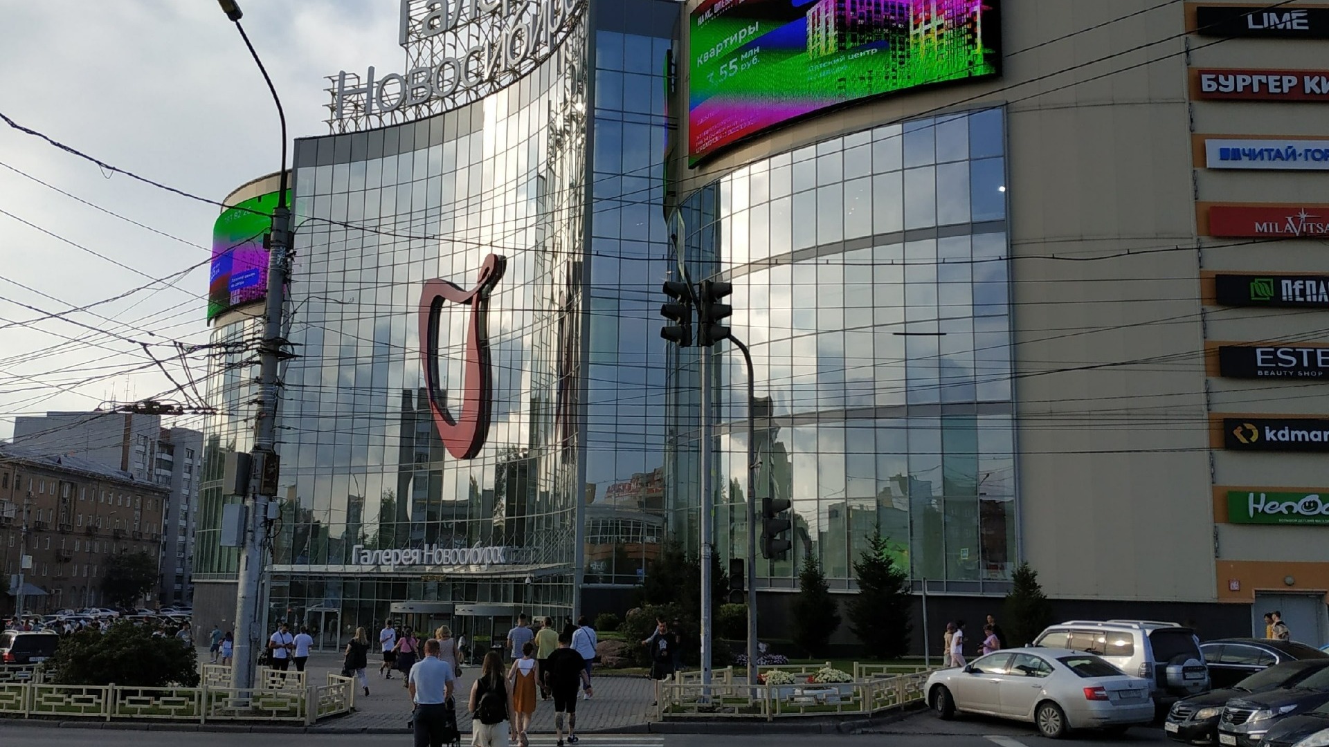 ТРЦ "Галерея" находится в самом центре Новосибирска возле Центрального рынка.