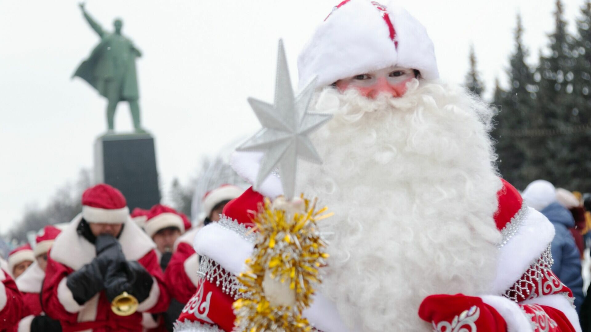 Деды Морозы и Снегурочки в Новосибирске встретят Новый год-2023 на работе