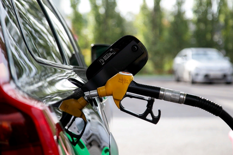 Цены на бензин начали снижаться на новосибирских заправках