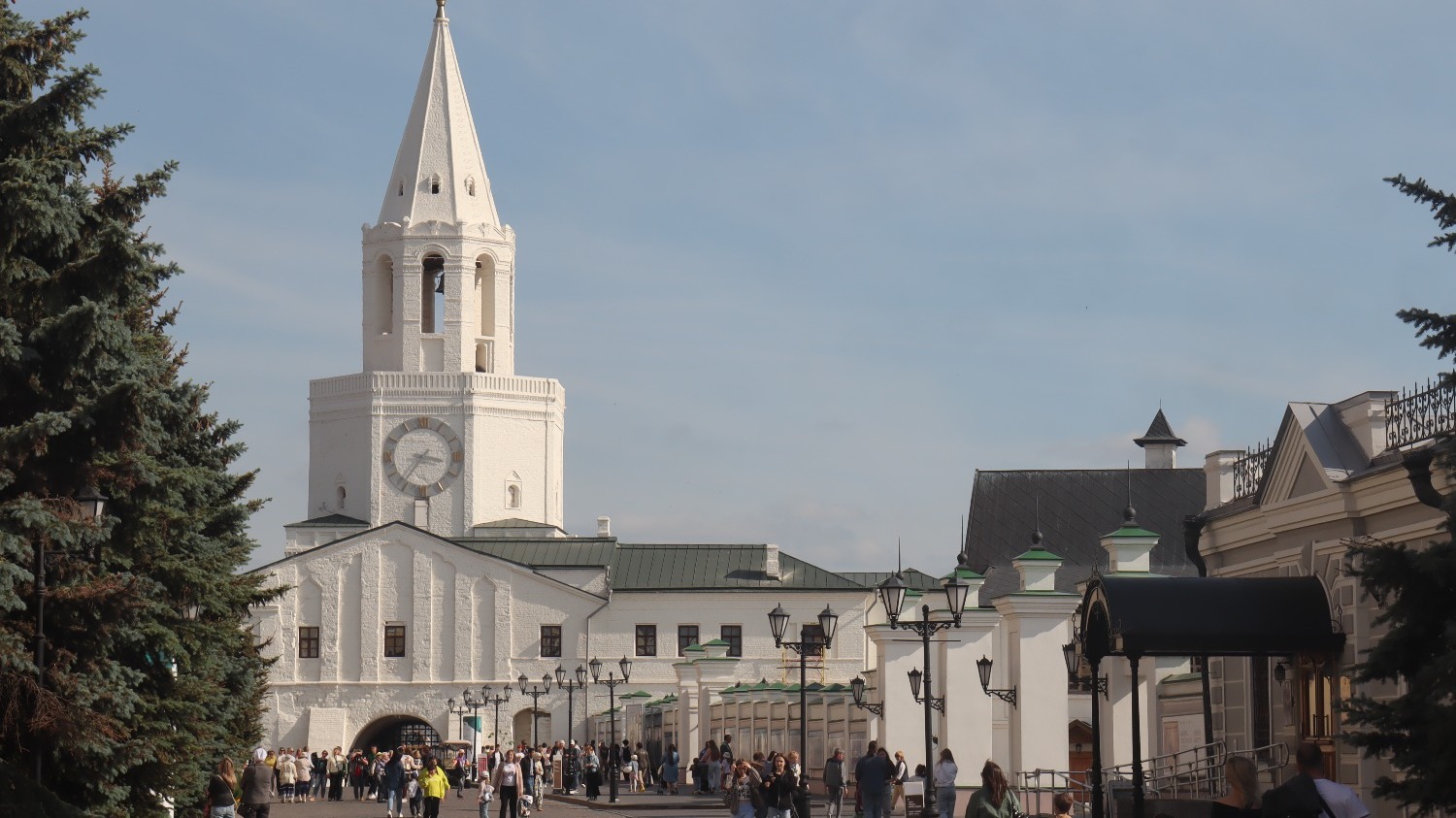 Казанский Кремль кажется слишком парадным, слишком туристическим для сакрального исторического места