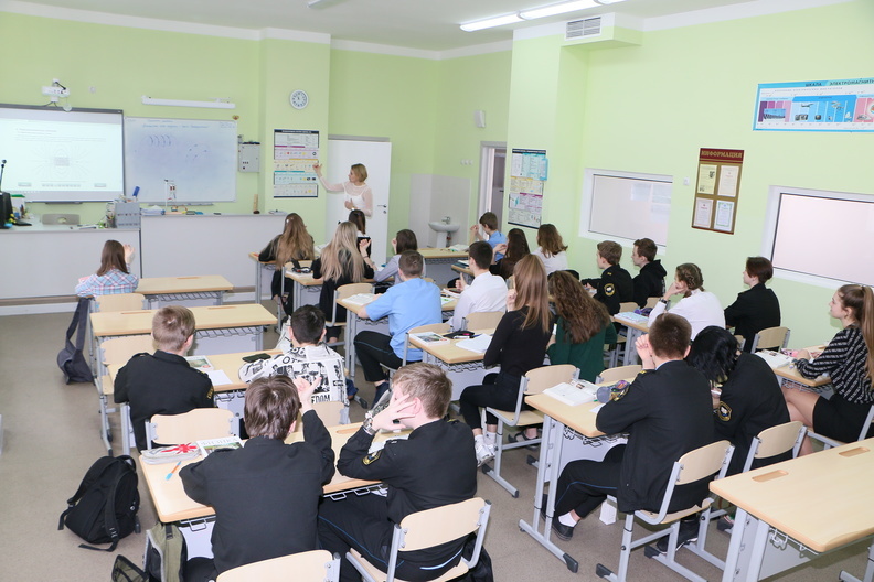 Выпускники новосибирских школ пишут итоговые сочинения по 5 темам 4 мая
