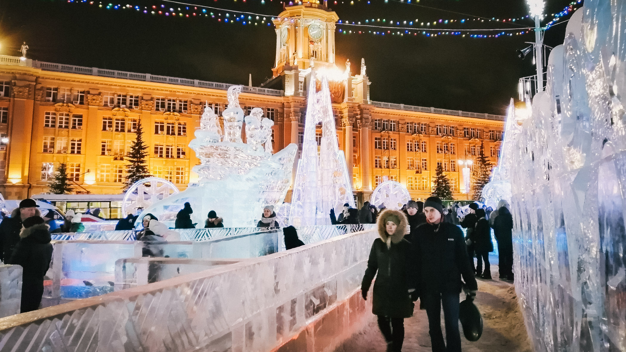 В Новосибирске сносят снежные горки из-за новых требований к аттракционам