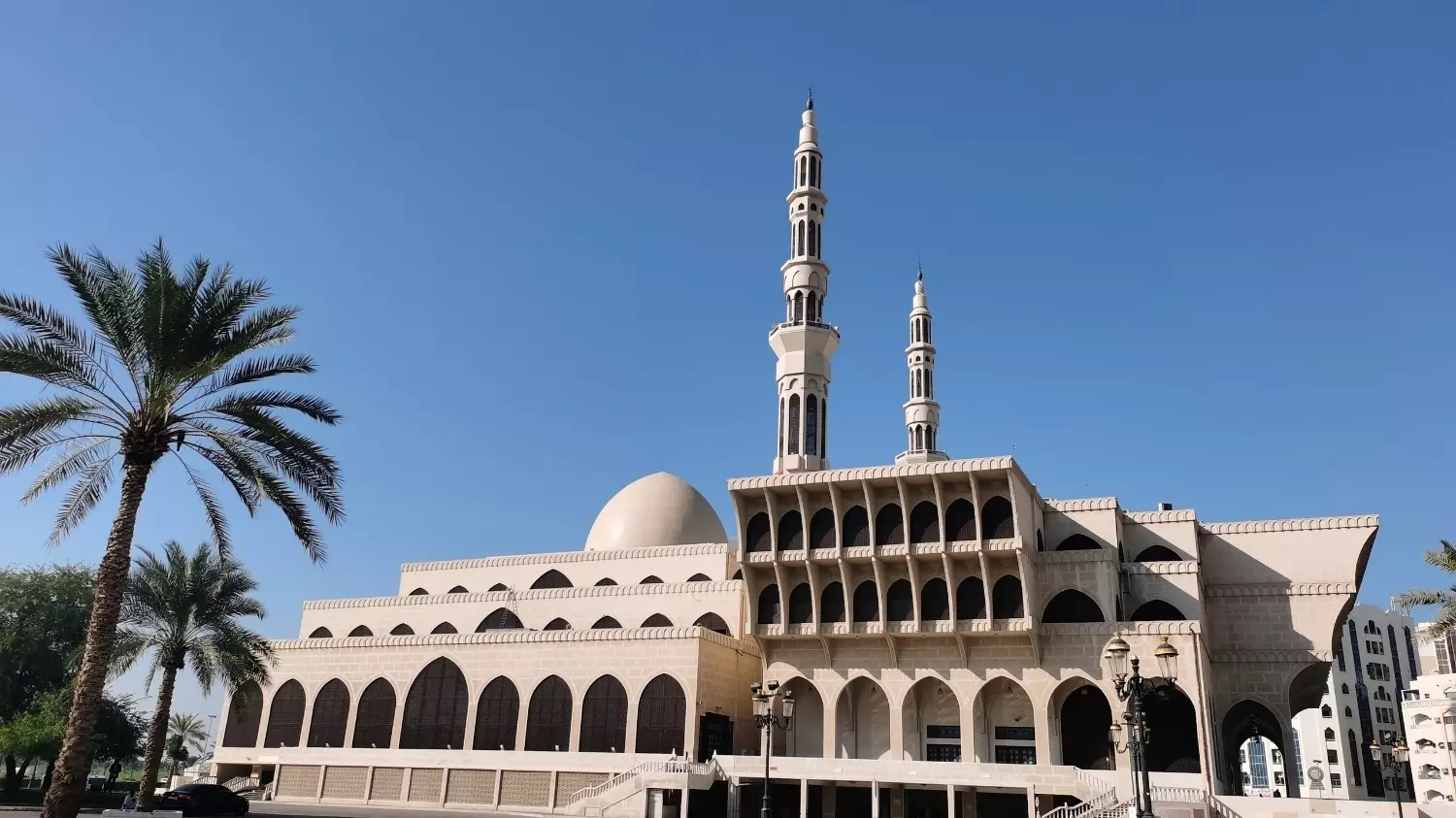 В ОАЭ много мечетей