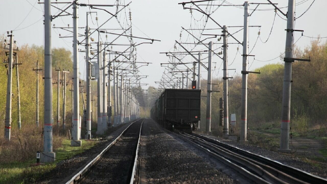 Поезд насмерть сбил 70-летнюю пенсионерку под Новосибирском