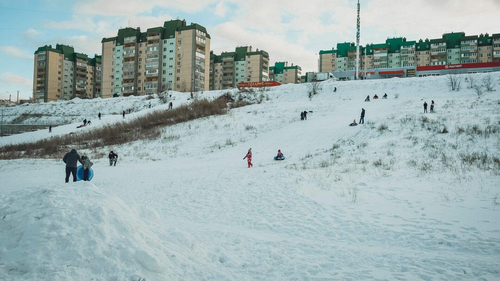 Появилось разъяснение, по каким правилам можно строить зимние горки в Новосибирске