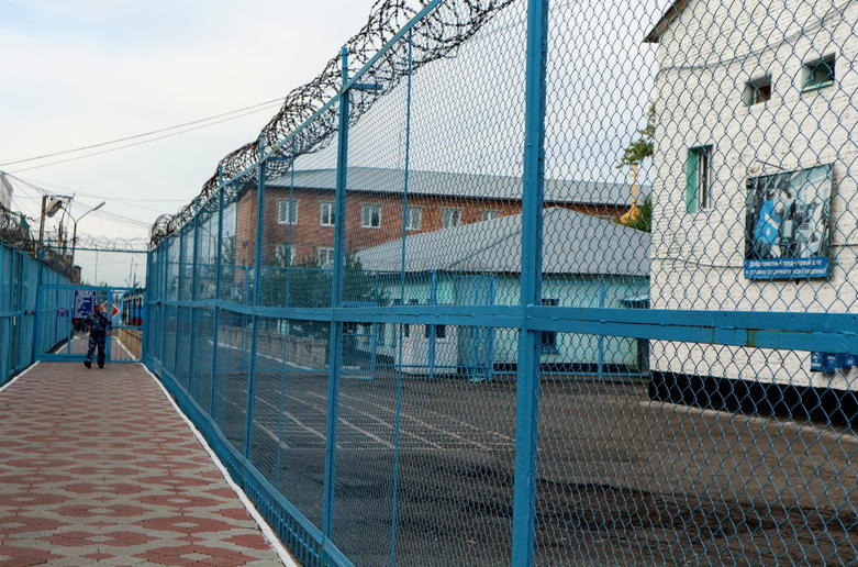 Сотрудника СИЗО осудят за передачу наркотиков заключённым в Новосибирске
