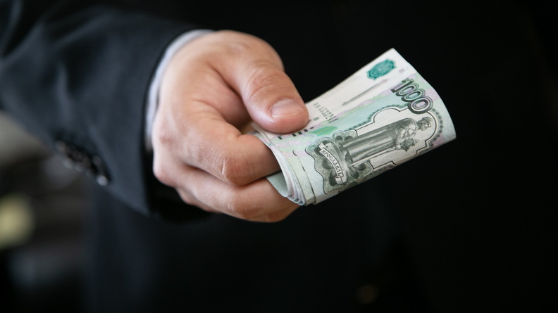 Внеплановую индексацию зарплаты бюджетников и МРОТ в России объявят 20 апреля 2022