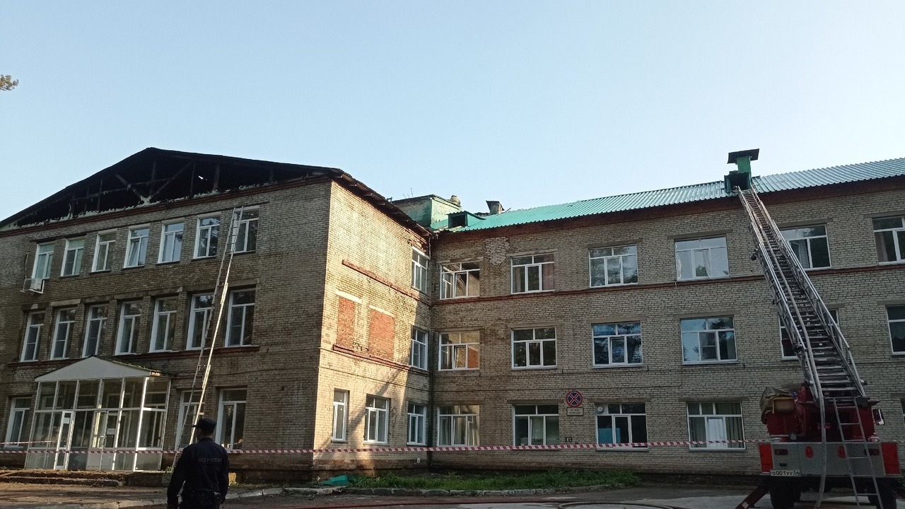 Сгорела крыша ЦКБ в Академгородке