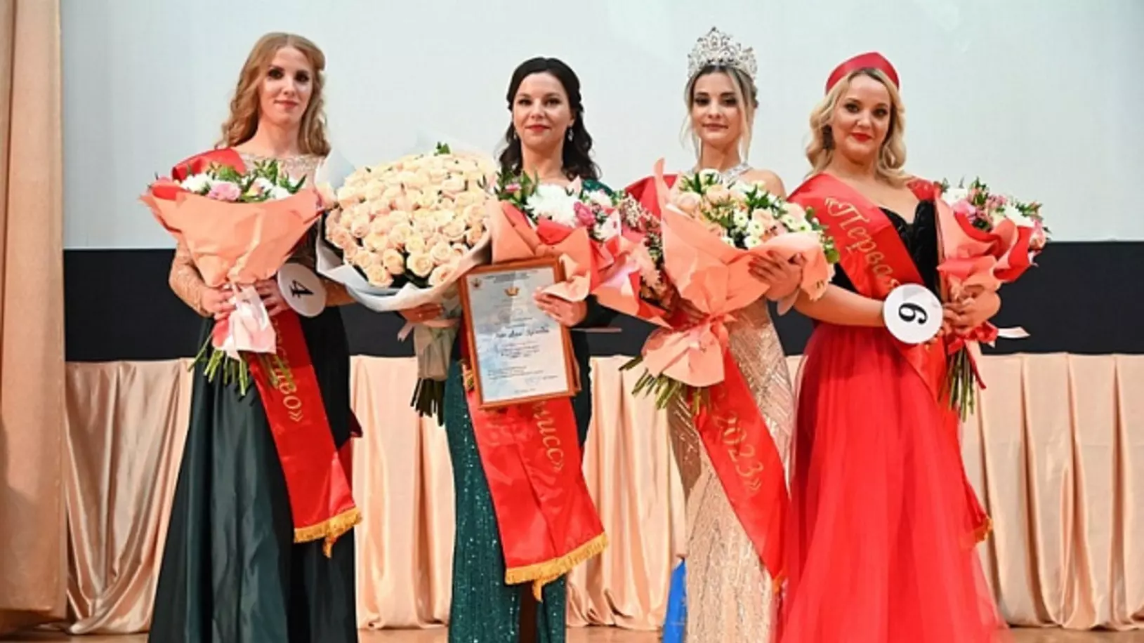 Конкурс красоты и творчества "Мисс УИС" прошел в администрации Дзержинского района.