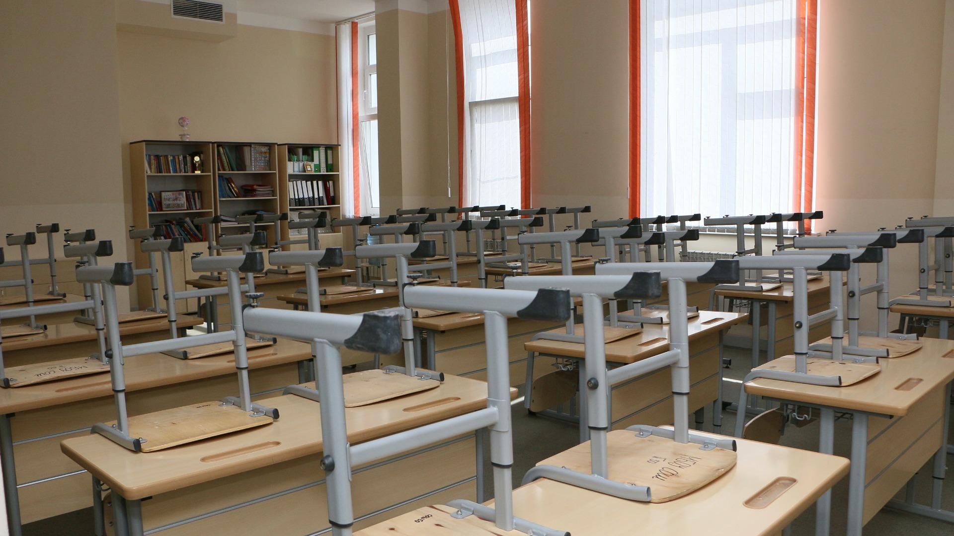 В школах Новосибирска назвали даты и время начала перекличек