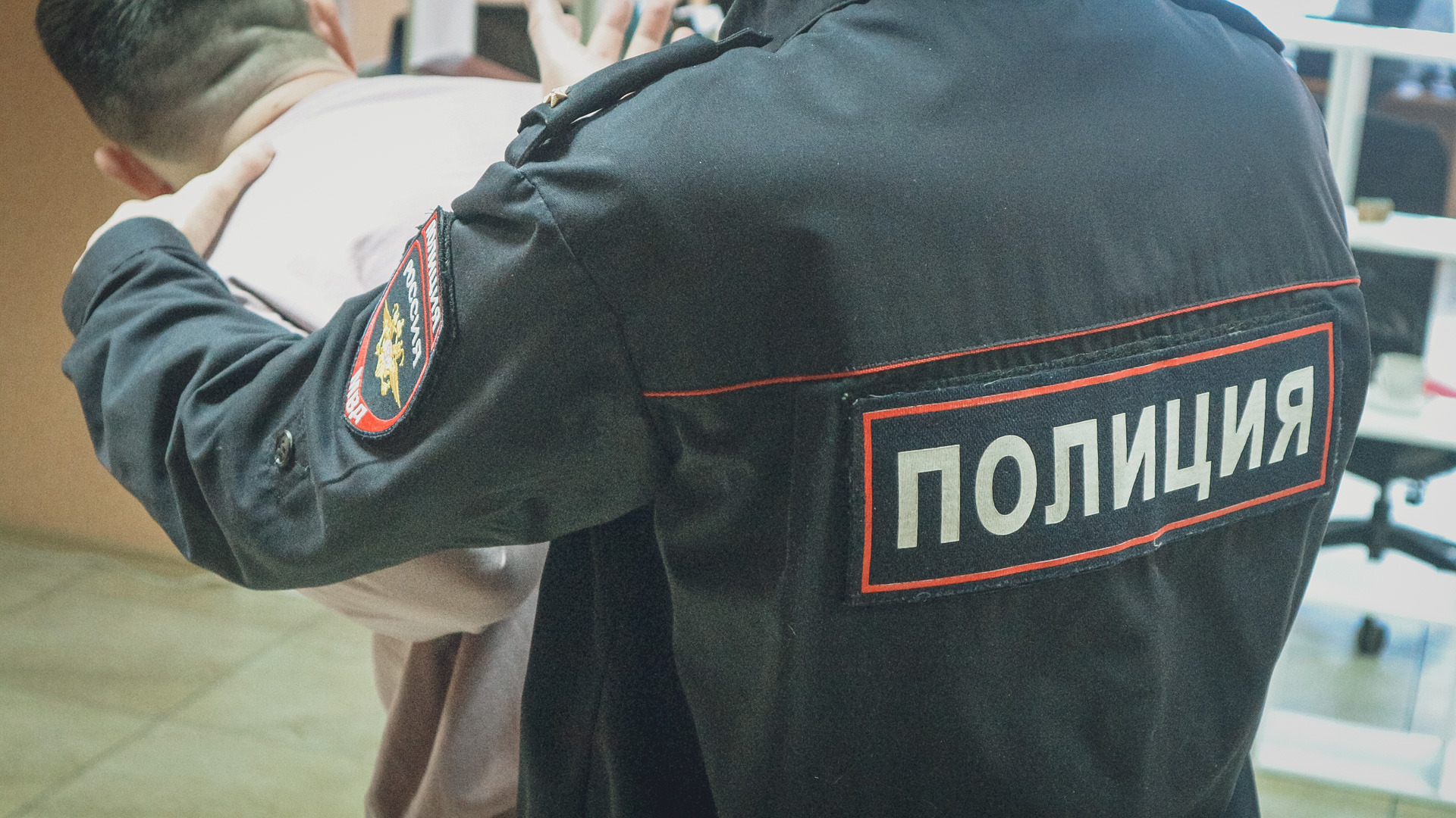 Полиция ищет подозрительного мужчину славянской внешности