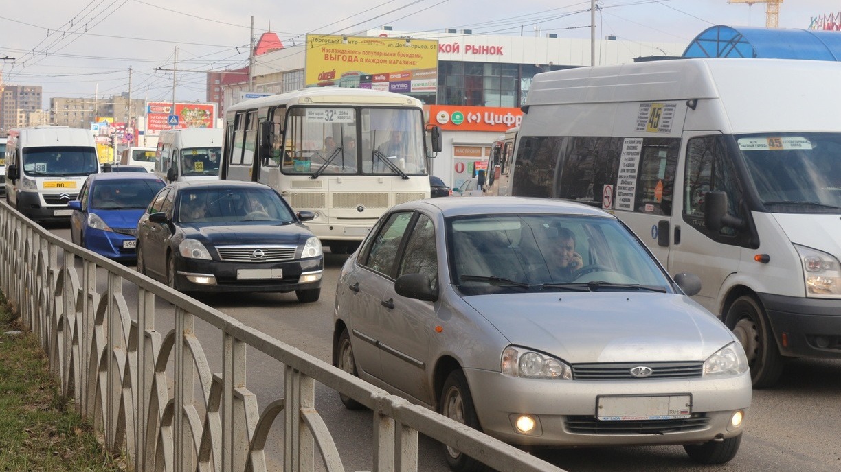 Вечером в пятницу Новосибирск погружается в транспортный коллапс