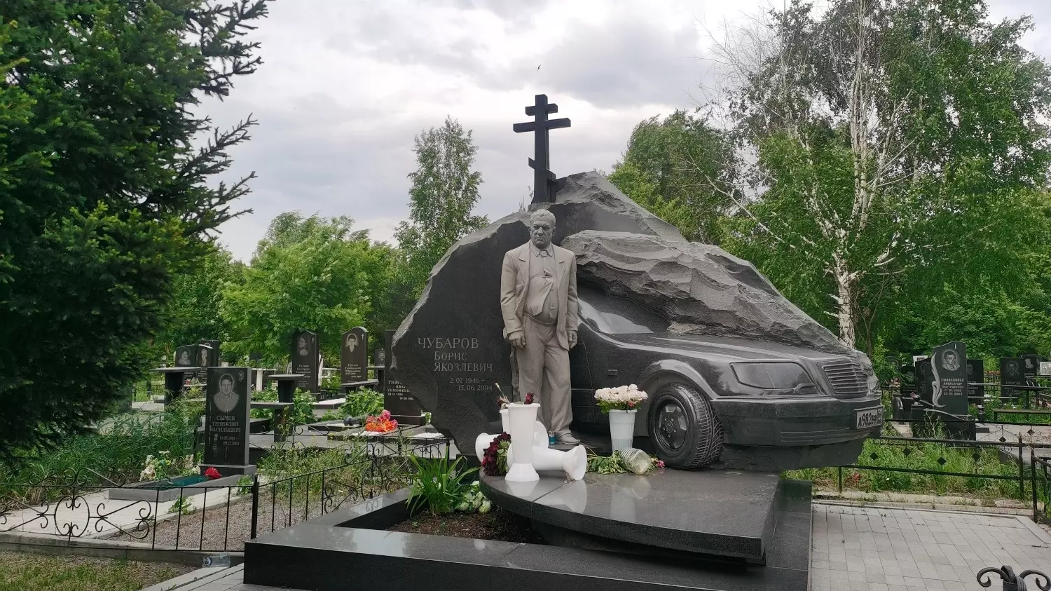 Памятник Борису Чубарову