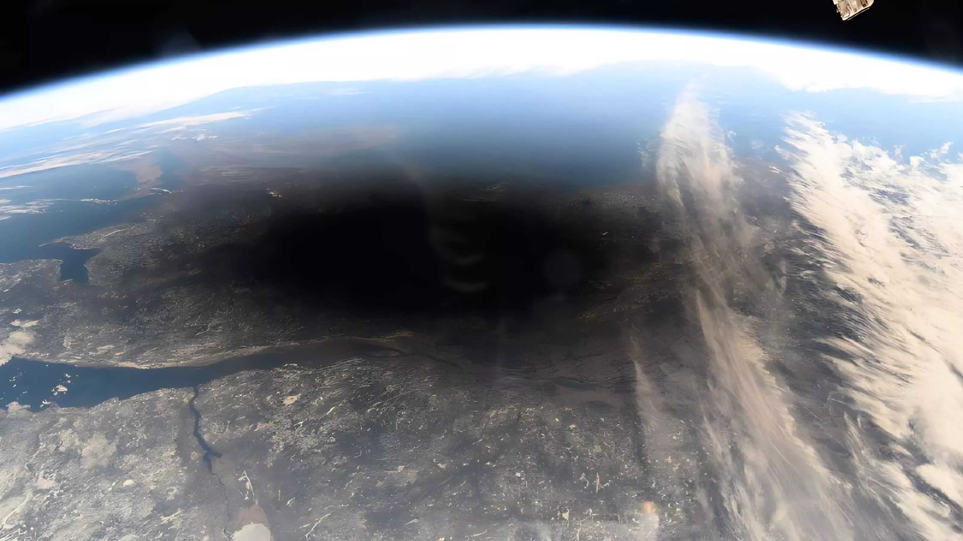Америку накрыло черным пятном: фото показал планетарий Новосибирска
