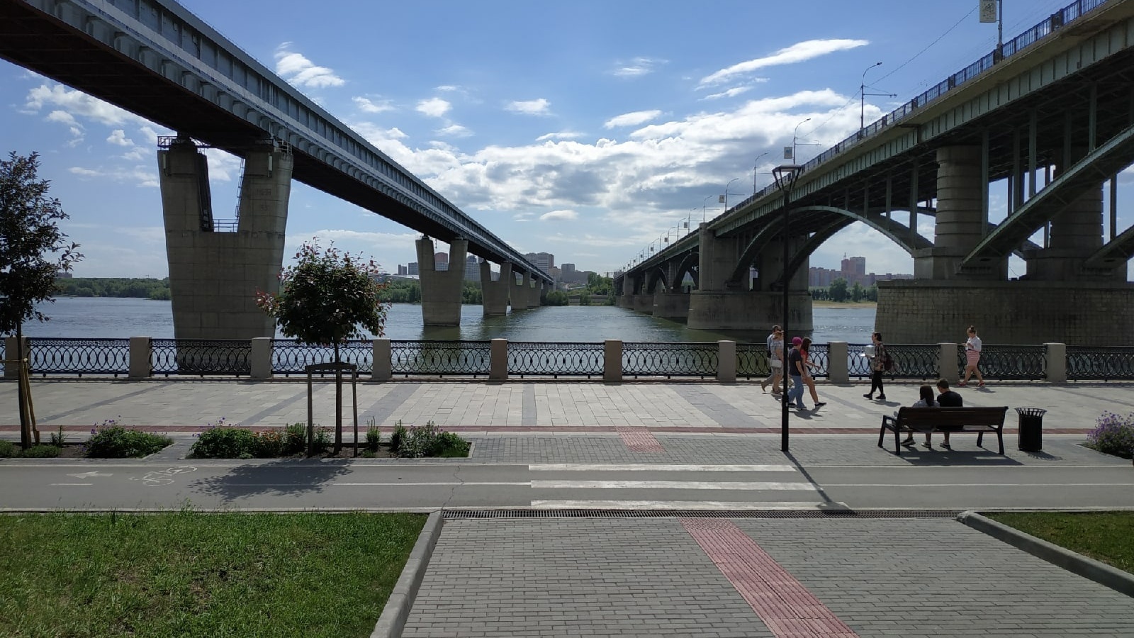 Трамваи перестали ходить через Октябрьский мост с 1991 года