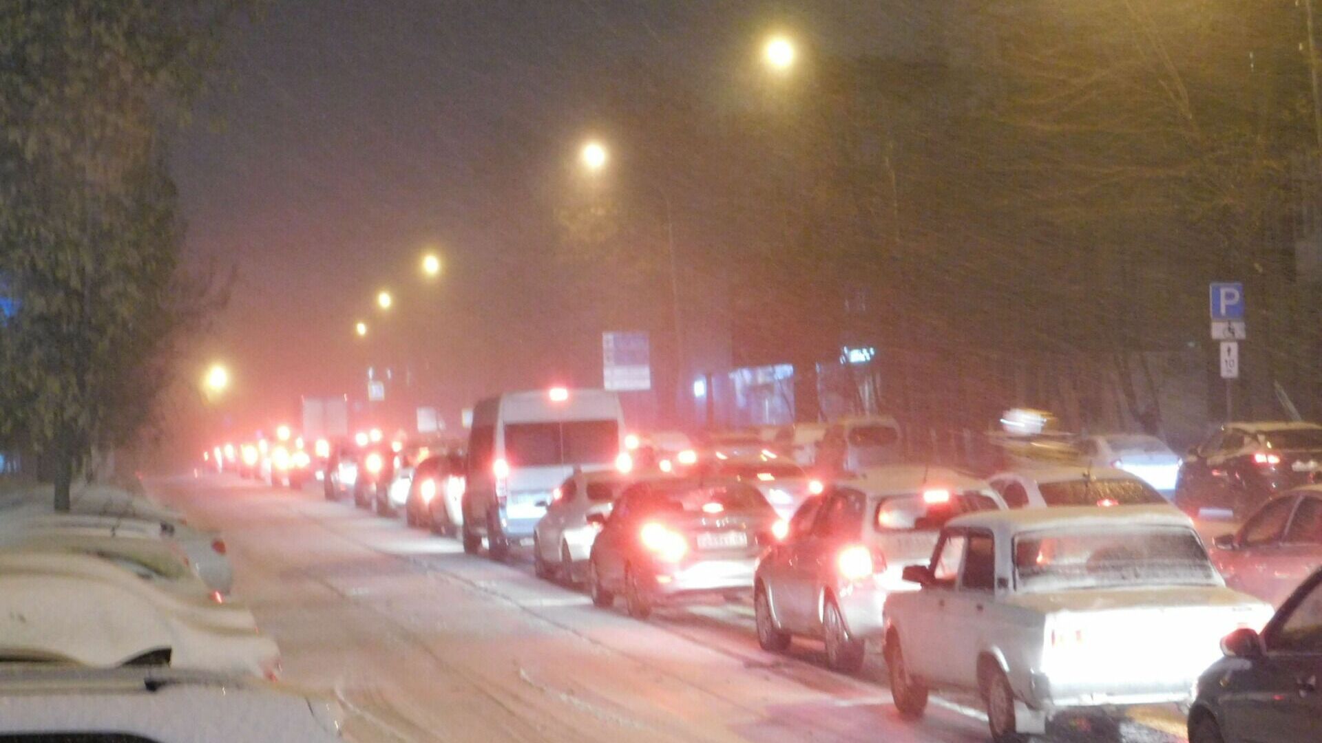 Водители застряли в жутких пробках утром 17 января в Новосибирске