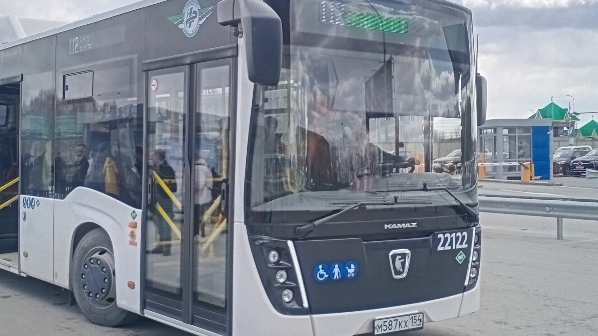 Маршрут обслуживают новые низкопольные автобусы НефАЗ