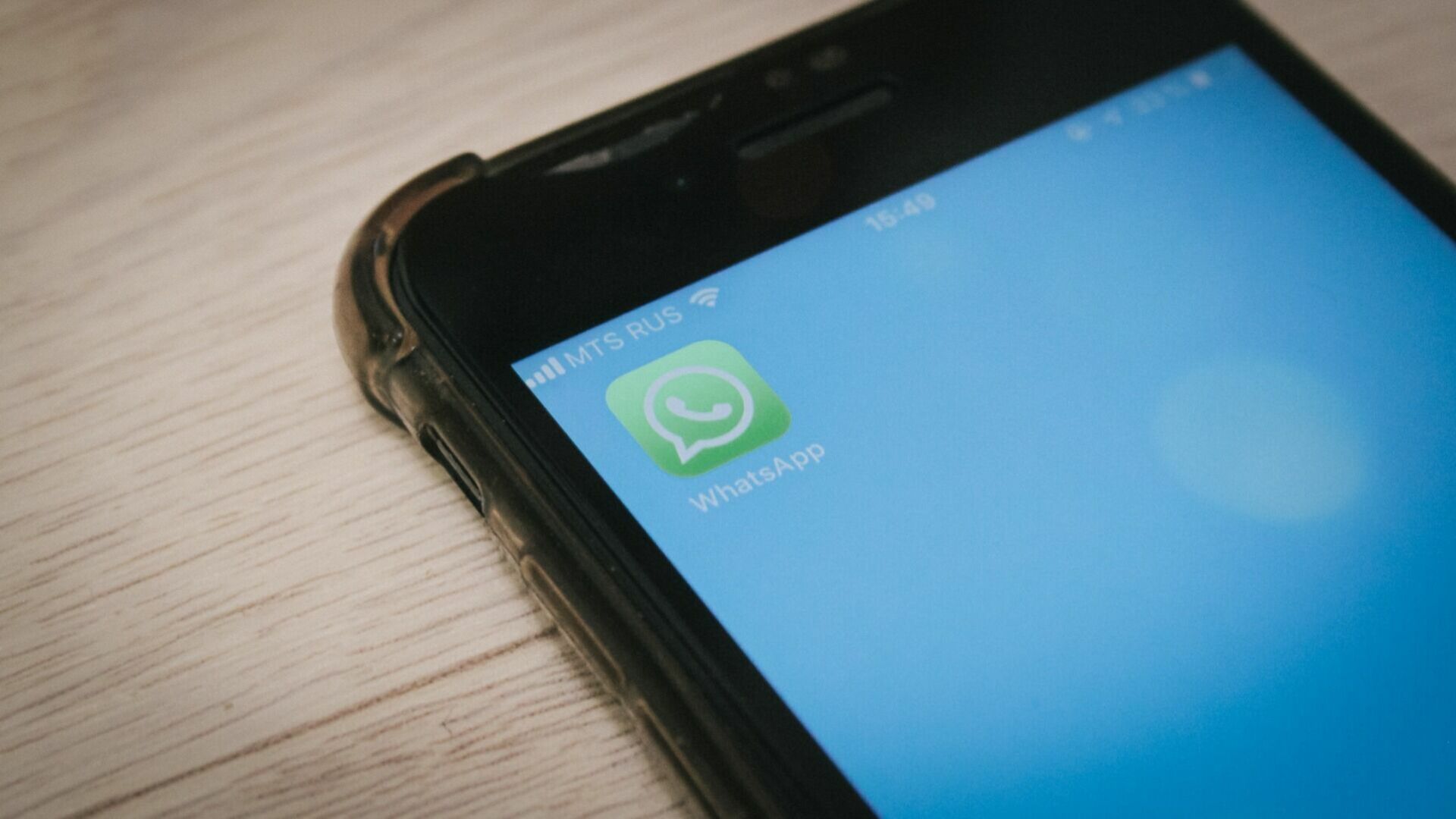 В Новосибирске удалят родительские чаты в WhatsApp