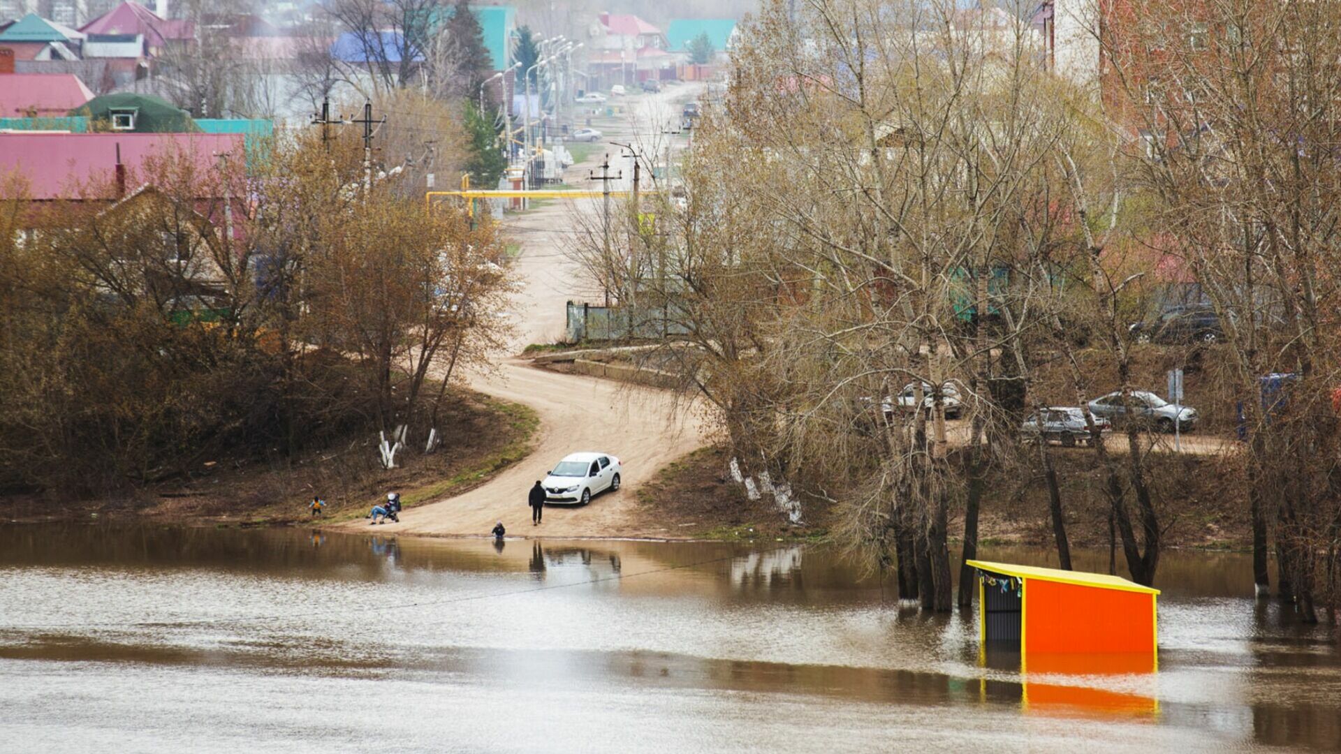 Дорогу между сел перекрыли в Новосибирске из-за паводка