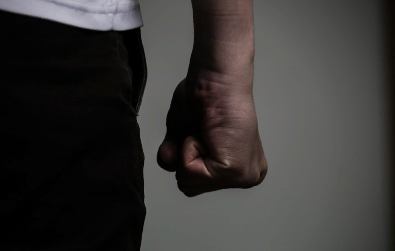 Новосибирцу вкрутили 10 саморезов в лицо после жестокой драки
