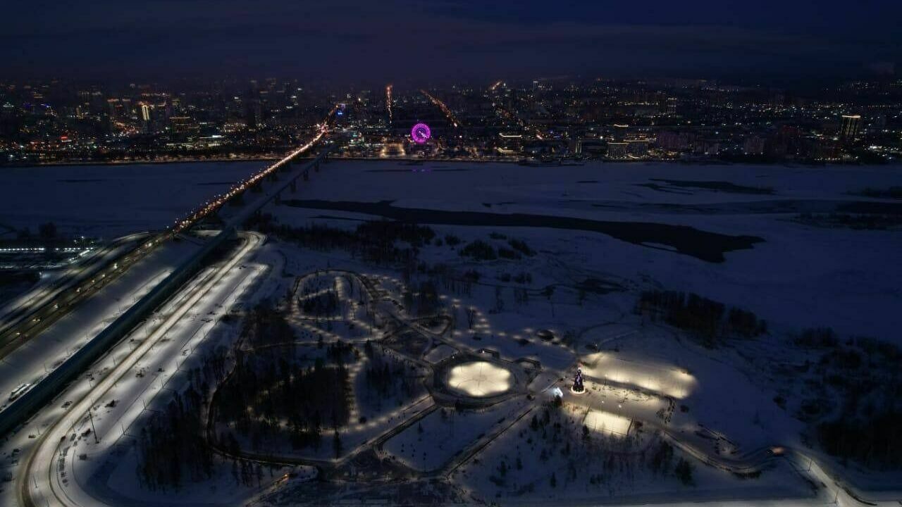 Парк "Арена" в Новосибирске с высоты птичьего полета зимой