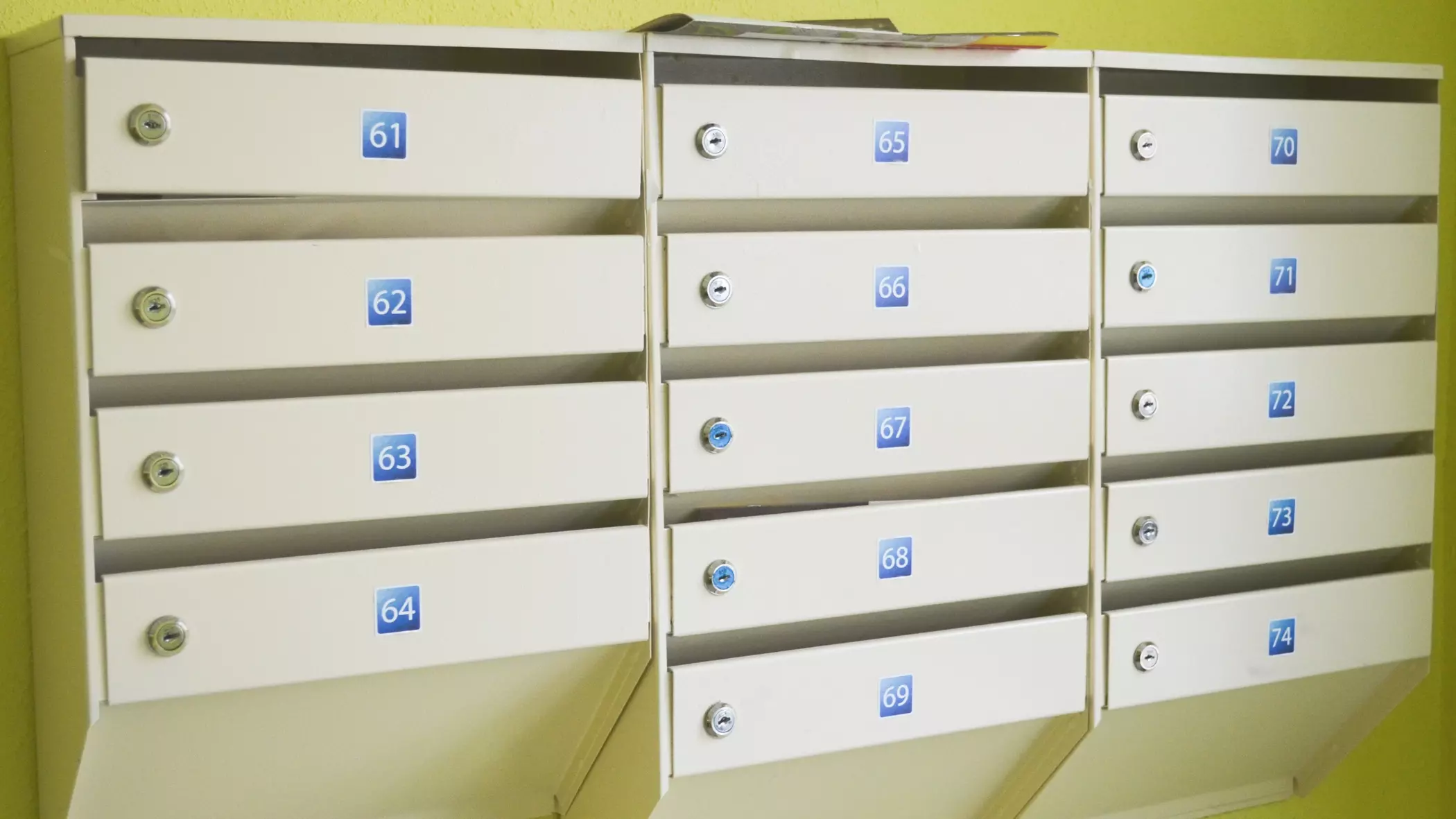 Новосибирец купил новые почтовые ящики, которые сломал сам